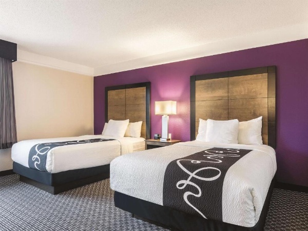 La Quinta Inn & Suites by Wyndham Shreveport Airport image 25