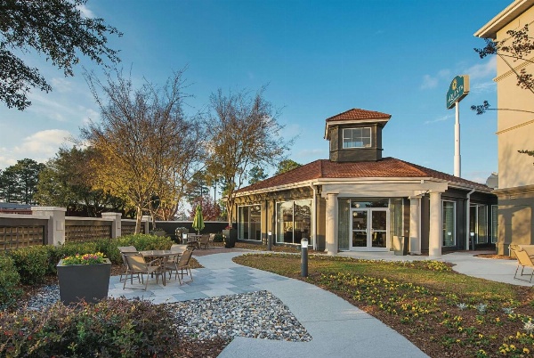 La Quinta Inn & Suites by Wyndham Shreveport Airport image 3